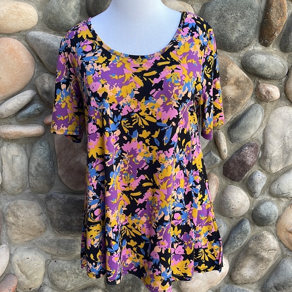 LuLaRoe Tops - LuLaRoe Black Pink Floral Perfect T Medium EUC